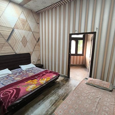 Hotel Jogi Guest House Welcome All Families, Friends, Groups, Couples, Singles Fully Airconditioner, Attach Washrooms, Lift, Wifi, 24 Hours Room Service, Power Backup Amritsar Bagian luar foto