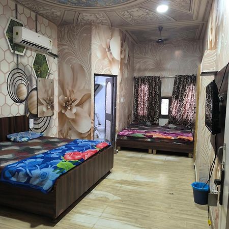Hotel Jogi Guest House Welcome All Families, Friends, Groups, Couples, Singles Fully Airconditioner, Attach Washrooms, Lift, Wifi, 24 Hours Room Service, Power Backup Amritsar Bagian luar foto