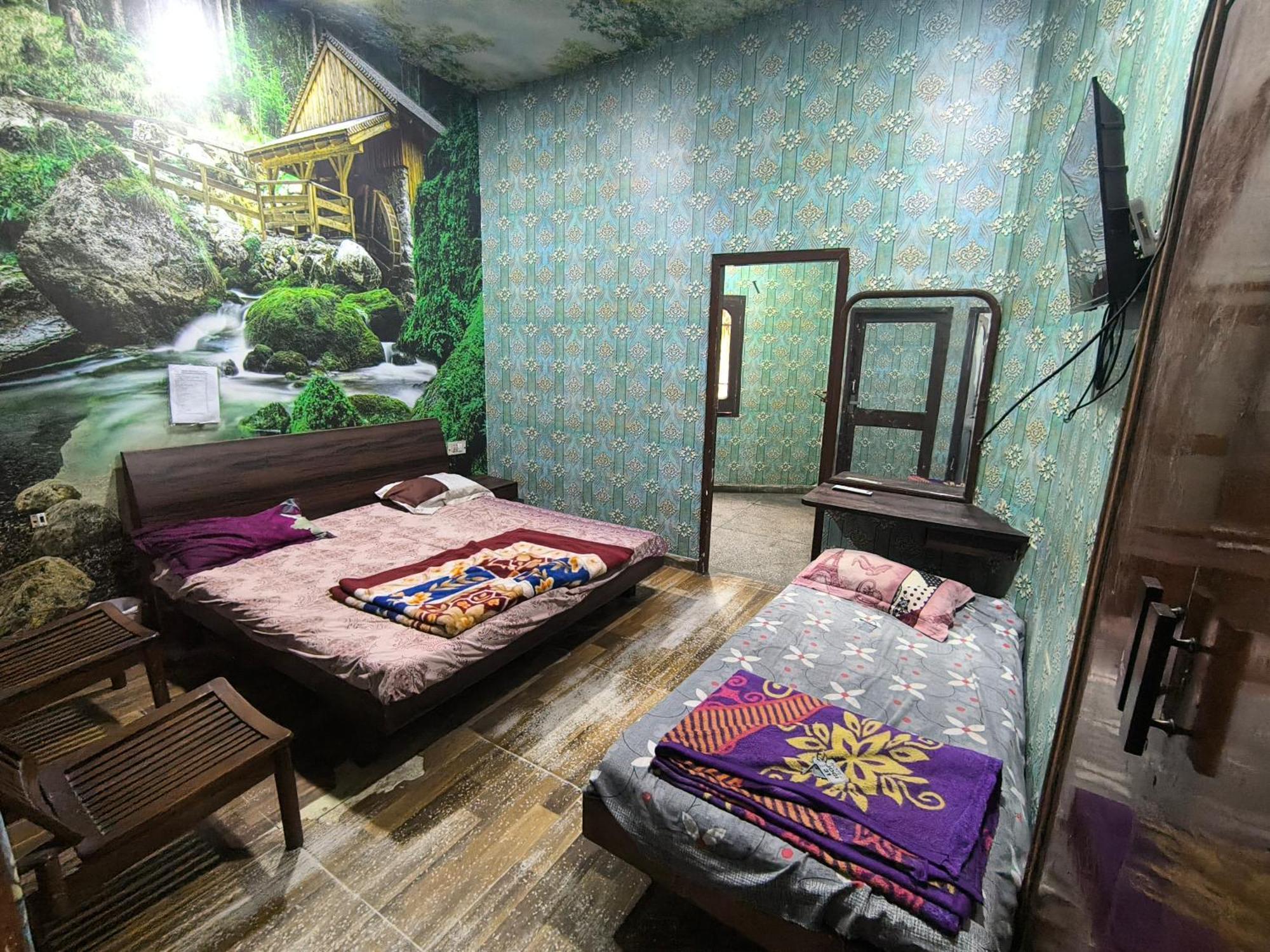 Hotel Jogi Guest House Welcome All Families, Friends, Groups, Couples, Singles Fully Airconditioner, Attach Washrooms, Lift, Wifi, 24 Hours Room Service, Power Backup Amritsar Bagian luar foto