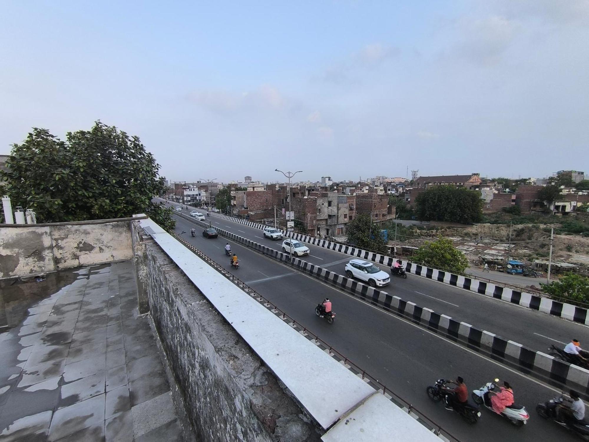 Hotel Jogi Guest House Welcome All Families, Friends, Groups, Couples, Singles Fully Airconditioner, Attach Washrooms, Lift, Wifi, 24 Hours Room Service, Power Backup Amritsar Bagian luar foto