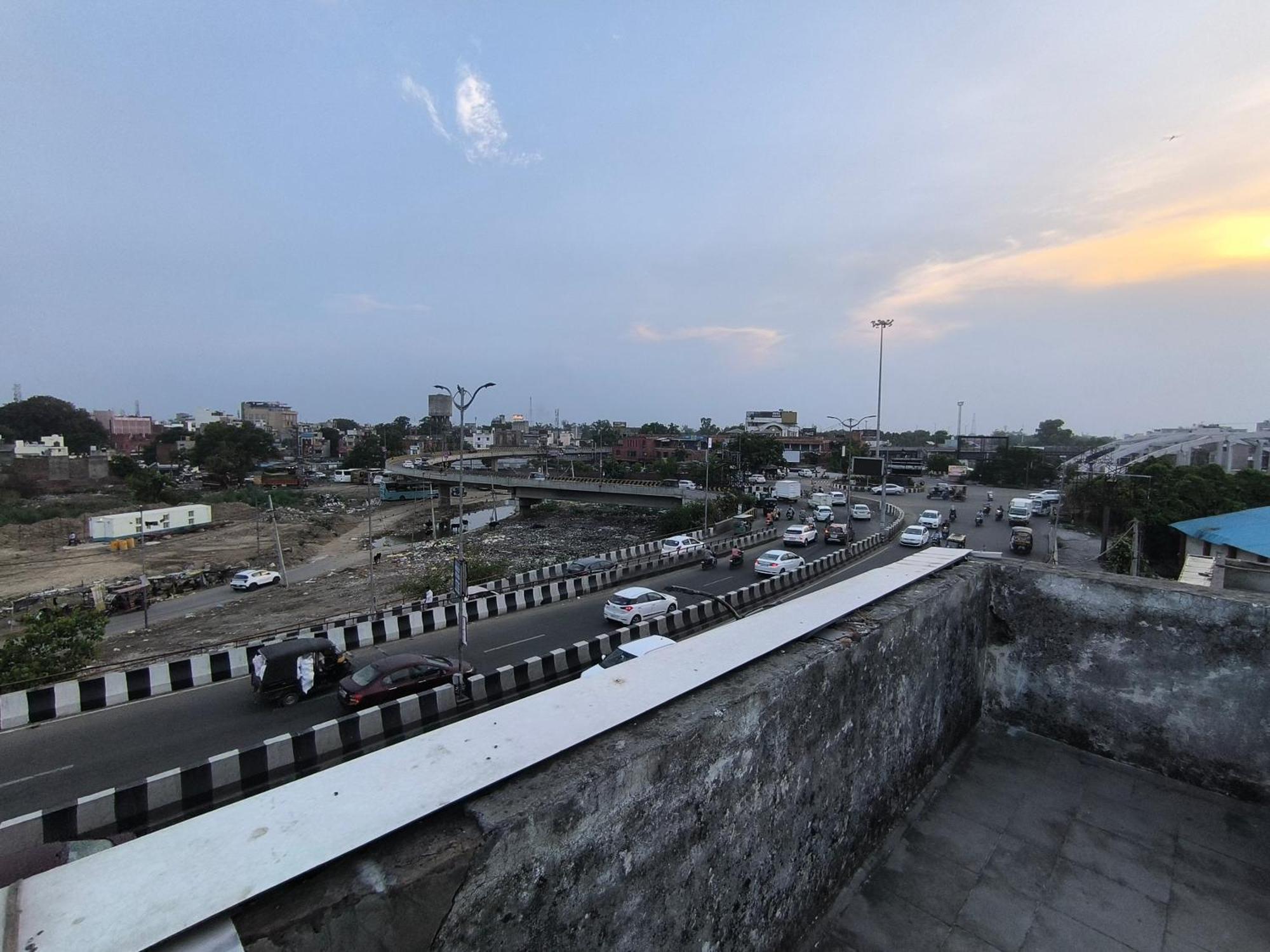Hotel Jogi Guest House Welcome All Families, Friends, Groups, Couples, Singles Fully Airconditioner, Attach Washrooms, Lift, Wifi, 24 Hours Room Service, Power Backup Amritsar Bagian luar foto
