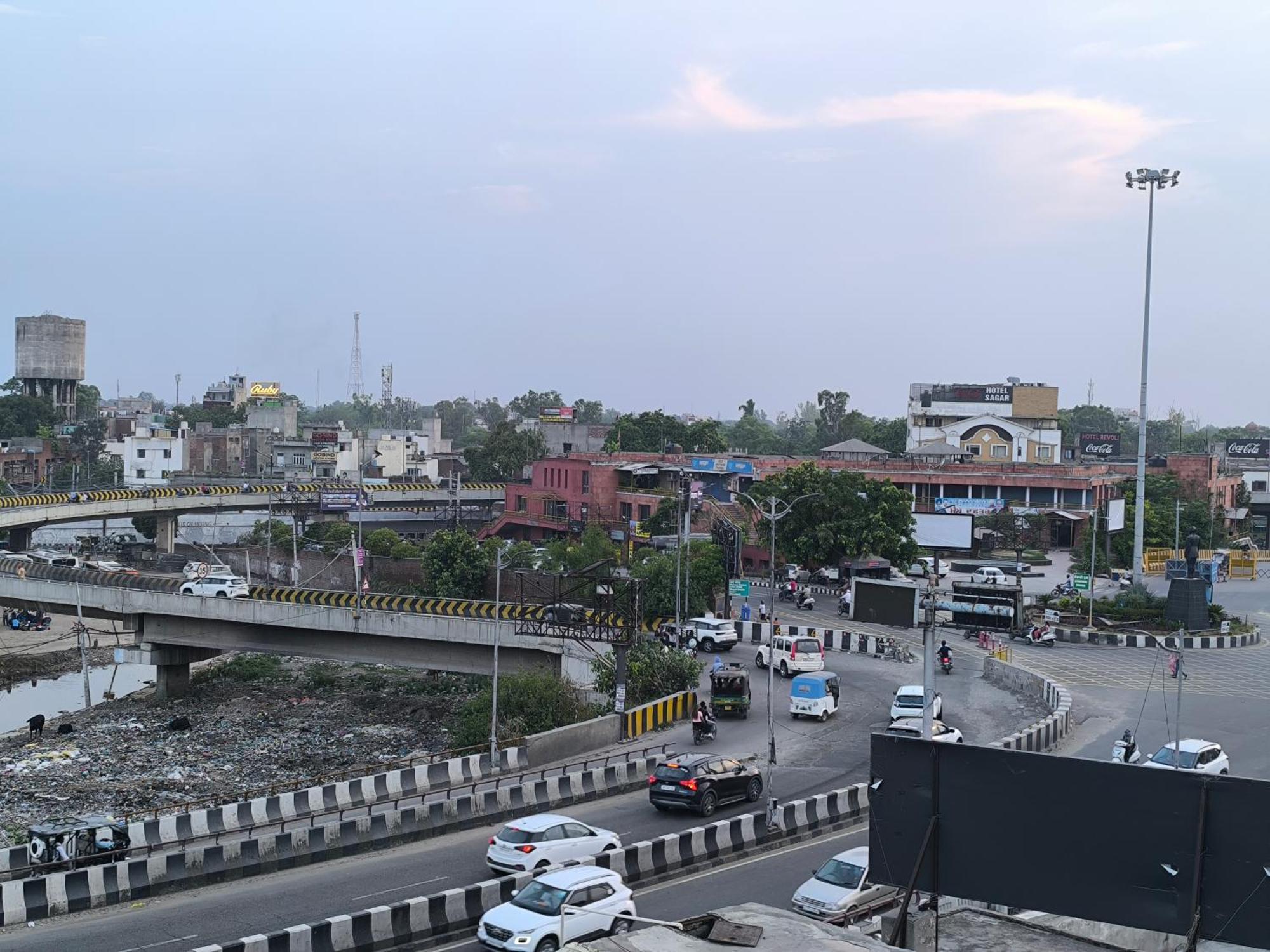 Hotel Jogi Guest House Welcome All Families, Friends, Groups, Couples, Singles Fully Airconditioner, Attach Washrooms, Lift, Wifi, 24 Hours Room Service, Power Backup Amritsar Bagian luar foto