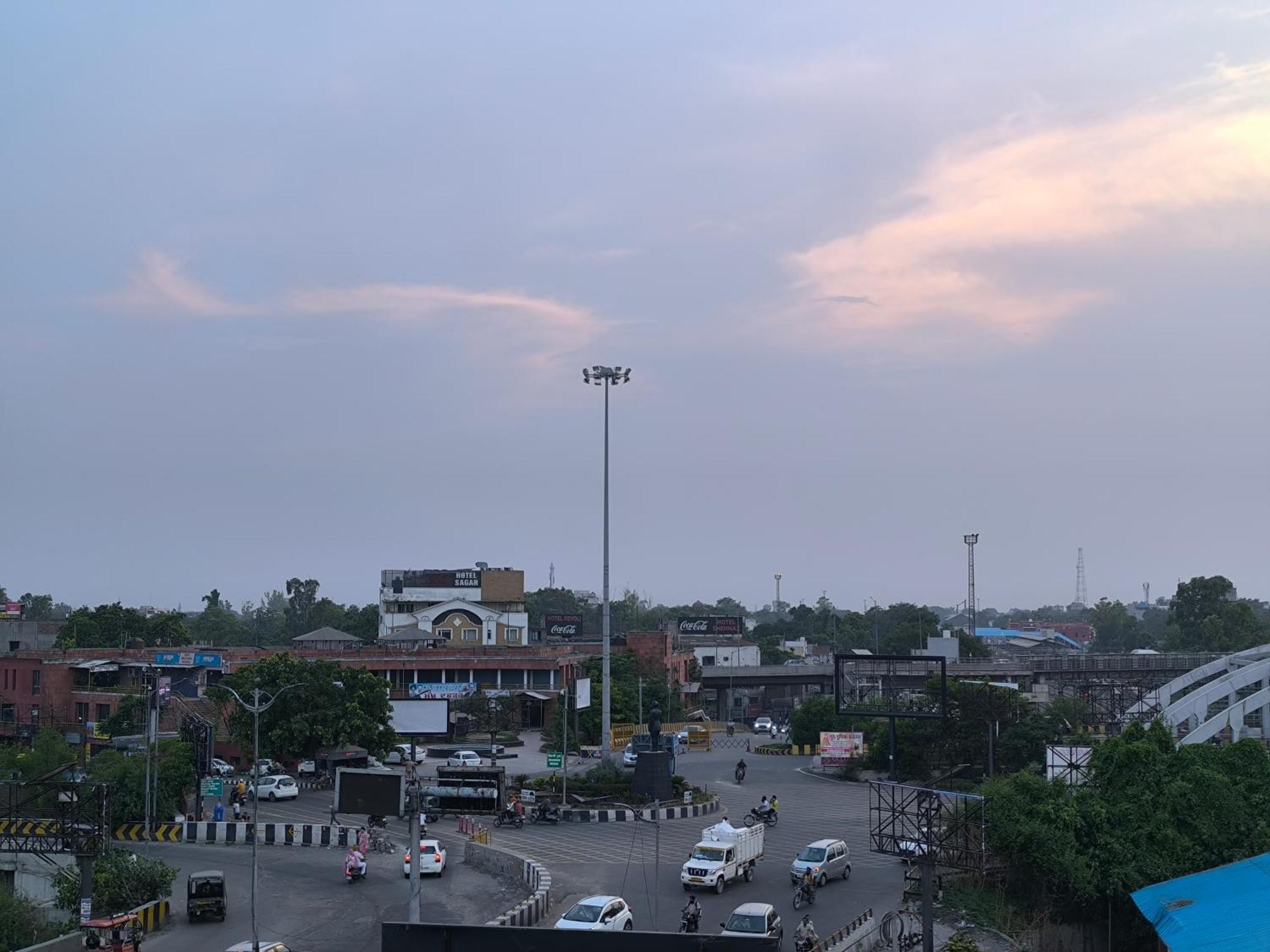 Hotel Jogi Guest House Welcome All Families, Friends, Groups, Couples, Singles Fully Airconditioner, Attach Washrooms, Lift, Wifi, 24 Hours Room Service, Power Backup Amritsar Bagian luar foto