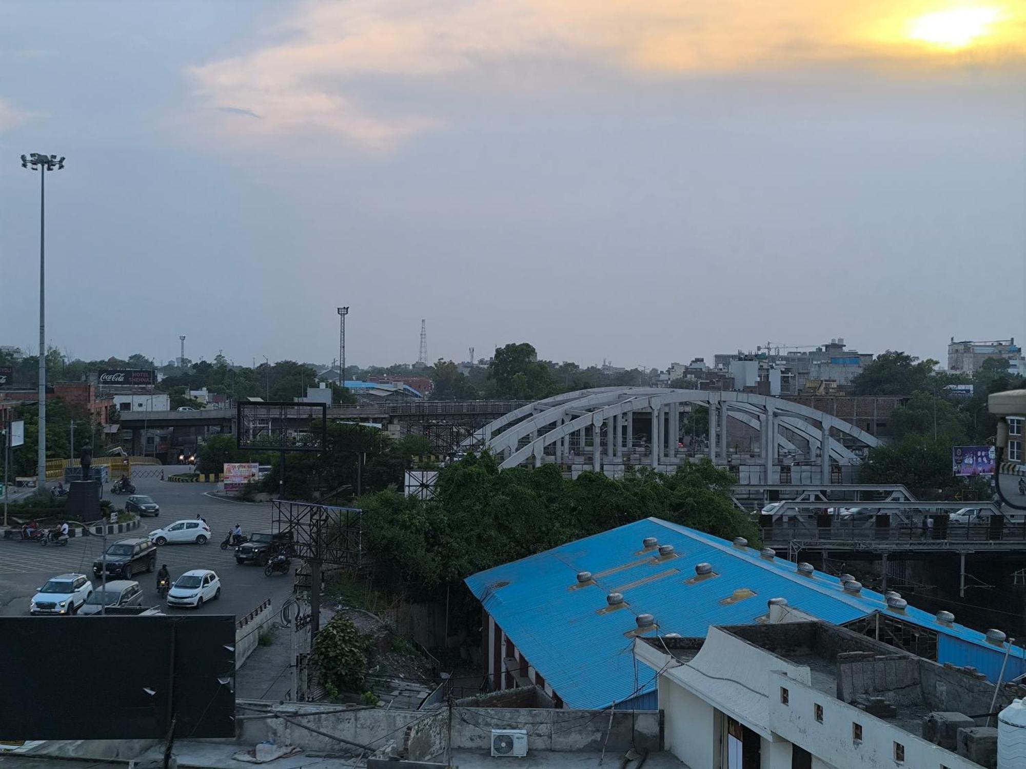 Hotel Jogi Guest House Welcome All Families, Friends, Groups, Couples, Singles Fully Airconditioner, Attach Washrooms, Lift, Wifi, 24 Hours Room Service, Power Backup Amritsar Bagian luar foto
