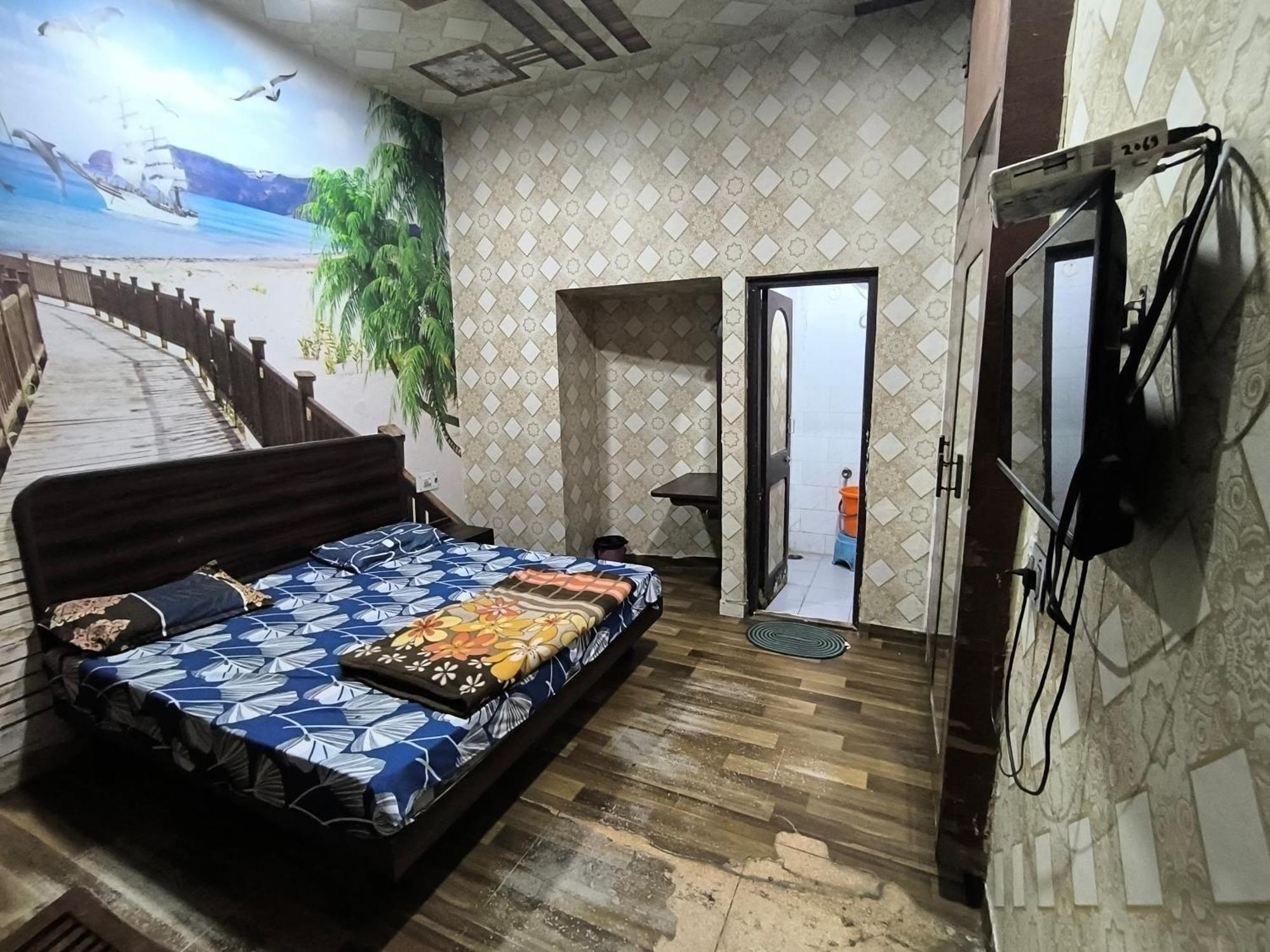 Hotel Jogi Guest House Welcome All Families, Friends, Groups, Couples, Singles Fully Airconditioner, Attach Washrooms, Lift, Wifi, 24 Hours Room Service, Power Backup Amritsar Bagian luar foto