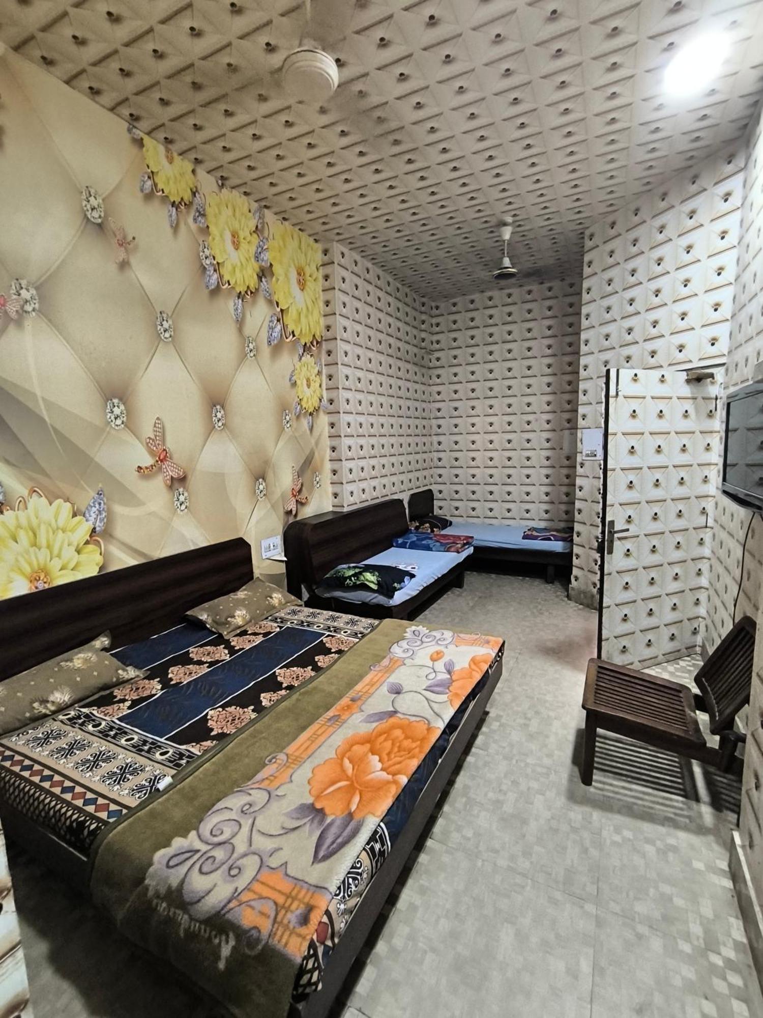 Hotel Jogi Guest House Welcome All Families, Friends, Groups, Couples, Singles Fully Airconditioner, Attach Washrooms, Lift, Wifi, 24 Hours Room Service, Power Backup Amritsar Bagian luar foto