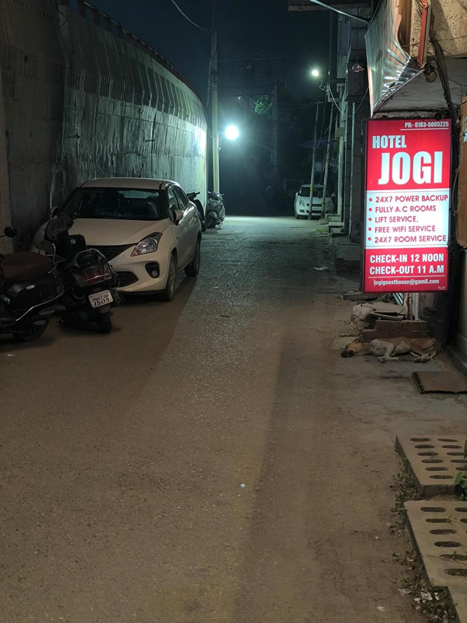 Hotel Jogi Guest House Welcome All Families, Friends, Groups, Couples, Singles Fully Airconditioner, Attach Washrooms, Lift, Wifi, 24 Hours Room Service, Power Backup Amritsar Bagian luar foto