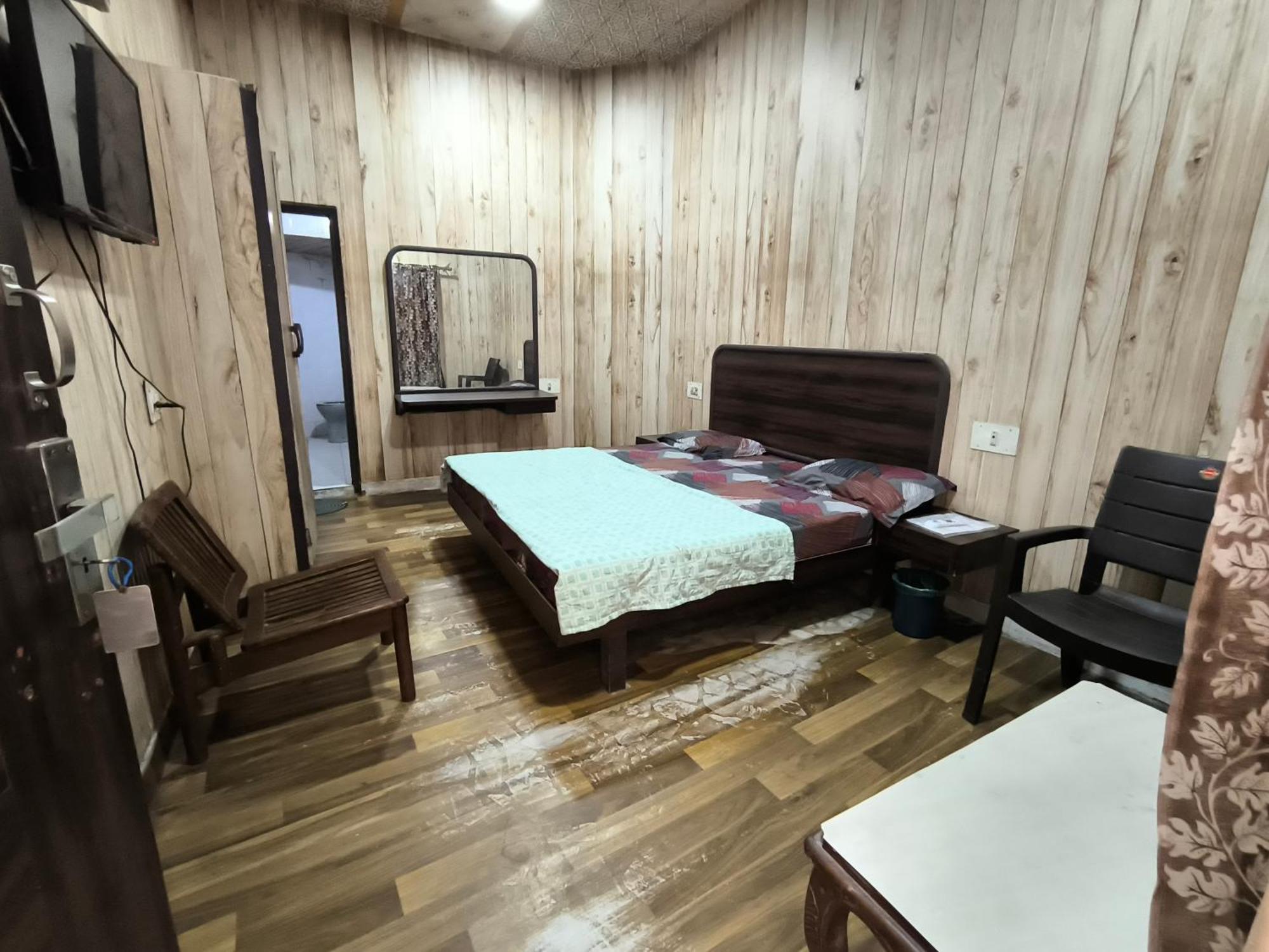 Hotel Jogi Guest House Welcome All Families, Friends, Groups, Couples, Singles Fully Airconditioner, Attach Washrooms, Lift, Wifi, 24 Hours Room Service, Power Backup Amritsar Ruang foto